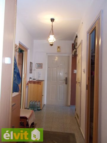 Székesfehérvár, panel lakás - 280523 fotó